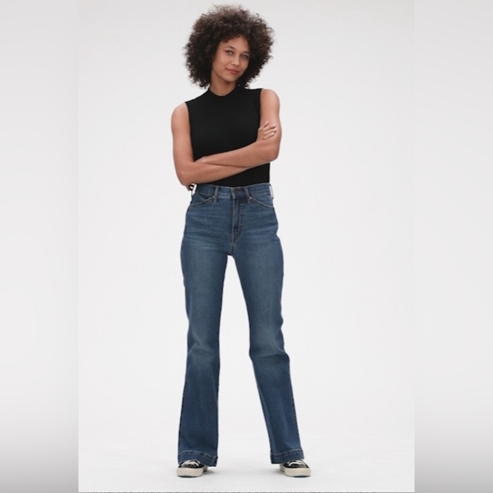 Like NEW! Gap high rise stretch flare jean size 6